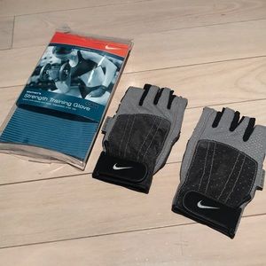 Nike Women's Strength Training Glove